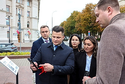Памятную табличку с QR-кодом установили у памятника Т-34 в Минске