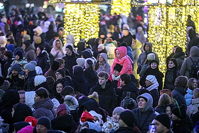 В Минске новогодними огнями засияла главная елка страны