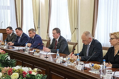 В правительстве состоялась встреча с министром промышленности и торговли России