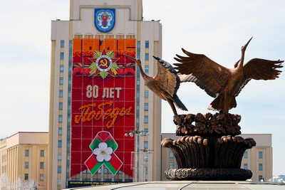Города Беларуси украсили ко Дню Победы