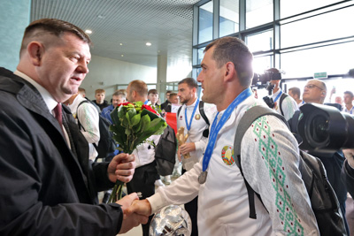 Сборная Беларуси по пляжному футболу вернулась домой с серебром чемпионата мира