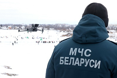 На Фатинском заливе спасатели контролируют обстановку с помощью квадрокоптеров