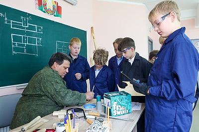 В школах Беларуси подходит к завершению первая учебная четверть