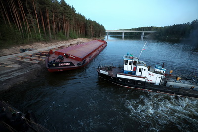 Модернизированную баржу для речного пароходства спустили на воду Немана в Гродно