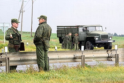 На учении \"Запад-2025\" военные самолеты посадили на автомобильную дорогу