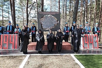 Поклон и цветы от всех поколений. Память жертв фашизма почтили в Городке