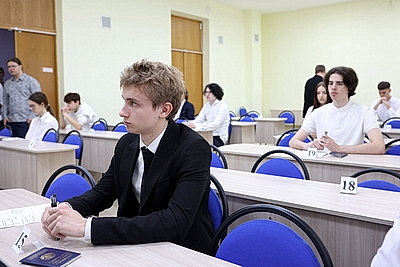 Централизованные испытания начались одновременно по всей стране