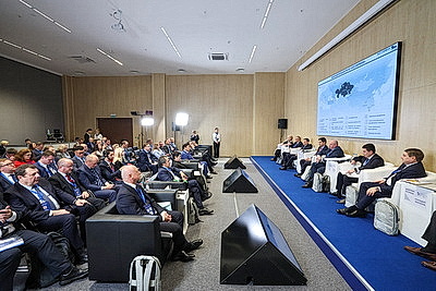 ЕЭФ: деловая программа форума продолжается