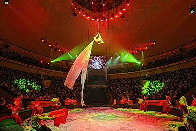 Зимняя сказка на манеже. Благотворительное представление для детей из Минска прошло в Белгосцирке