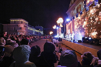 Новогодняя атмосфера и сказочные герои в ярких спектаклях: праздничные локации Минска