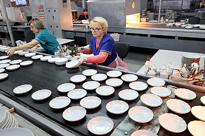 Добрушский фарфоровый завод изготовил тематическую продукцию к Новому году