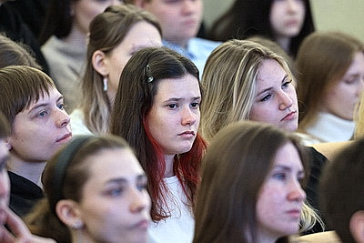 В Международном университете \"МИТСО\" представили книгу \"Суперпозиция. Параллельные миры\"