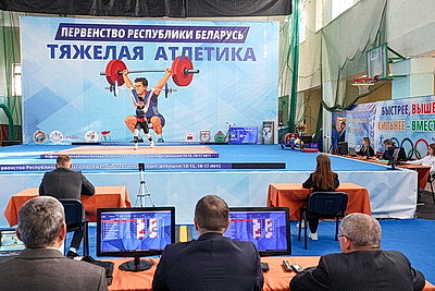 Более 250 атлетов принимают участие в первенстве страны по тяжелой атлетике в Витебске