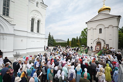 День памяти Преподобной Евфросинии Полоцкой. Тысячи верующих объединил Крестный ход