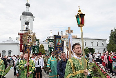 День памяти Преподобной Евфросинии Полоцкой. Тысячи верующих объединил Крестный ход