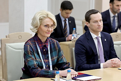 Кочанова проводит встречи с международными наблюдателями