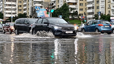 На Беларусь обрушилась стихия - сильный ливень и ветер
