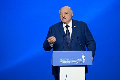 Лукашенко и Путин приняли участие в союзном форуме \"Великое наследие - общее будущее\" в Волгограде