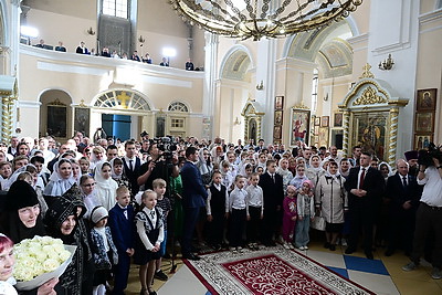 Лукашенко на Пасху посетил Свято-Покровский храм в Толочине
