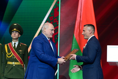 \"Мы не забыли\". Лукашенко на торжественном собрании к 80-летию Победы напомнил о важных уроках истории