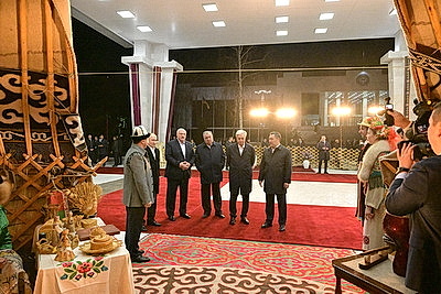 Лидеры стран ОДКБ ознакомились с экспозицией в национальном колорите