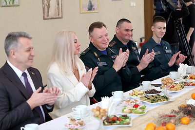 Спасатели поздравили с праздниками постояльцев пансионата \"Свiтанак\"