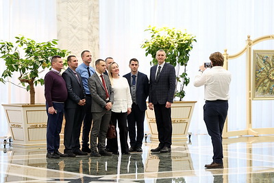 Сотрудники БЖД посетили с экскурсией Дворец Независимости