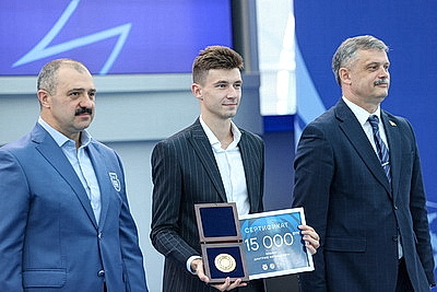 Серебряных призеров чемпионата мира по пляжному футболу чествовали в НОК Беларуси