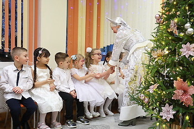 \"Такие встречи дарят радость и детям, и взрослым\". Караев поздравил воспитанников детсада в Гродно