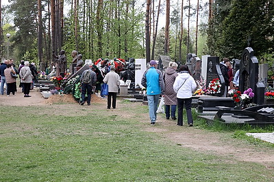 У православных верующих - Радуница