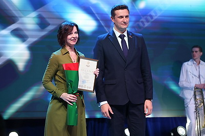 \"Любить кино по-белорусски\". В Минске состоялся театрализованный концерт ко Дню белорусского кино