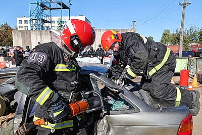 Соревнования спасателей по ликвидации последствий ДТП проходят в Минске