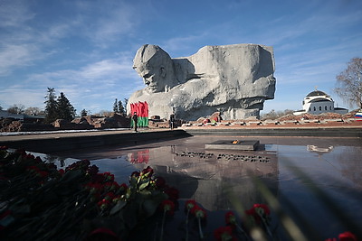 В Брестской крепости в преддверии 23 февраля возложили цветы и почтили память защитников Отечества