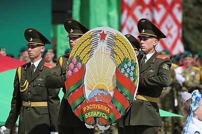\"Один из самых важных праздников\". Турчин поздравил белорусов с Днем государственного флага, герба и гимна
