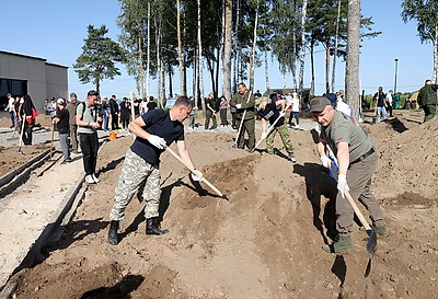 Около 300 тыс. жителей Гомельской области вышли на региональный субботник
