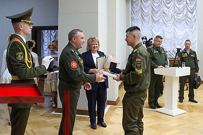 В Доме офицеров чествовали лучших солдат-срочников и их матерей