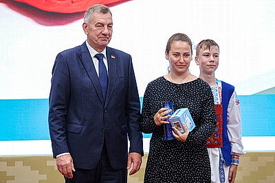\"Выражение любви к родной земле\". Назаров о конкурсе фотографий среди организаций Управделами Президента