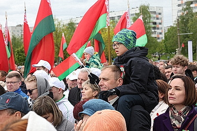 В Витебске в торжественной обстановке открыли новую площадь Государственного флага и герба