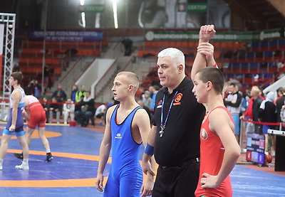 Более 200 юных борцов участвуют в республиканской спартакиаде в Гомеле