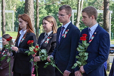 Делегация Совета Республики возложила цветы к мемориальному комплексу \"Масюковщина\"