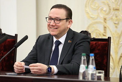 Книга \"Наш Президент\" поступила в продажу в магазины областных центров