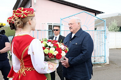 Лукашенко во время рабочей поездки посетил объекты АПК в Шклове