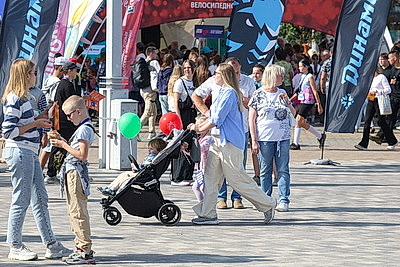 \"Рекорд посещаемости бьется каждый год\". У Дворца спорта отмечают Олимпийский день