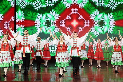 С ритмом танца в сердце. Народный ансамбль \"Лявоніха\" отметил 70-летие в Витебске