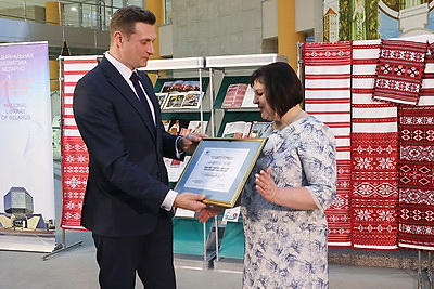 В Минске вручили сертификат о включении Неглюбской текстильной традиции в Список ЮНЕСКО