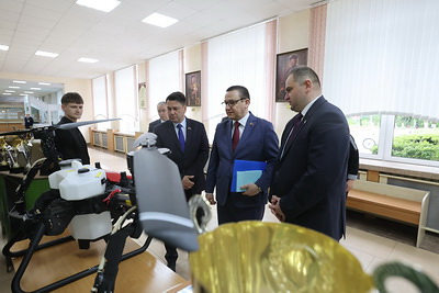 Здоровье, семья, труд на земле. О чем Перцов говорил со студентами гродненского аграрного вуза