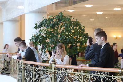 Дворец Независимости с экскурсией посетили представители лицея БГУ и участники Вахты Памяти на Посту №1
