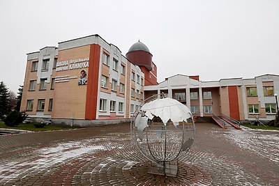 Дети тянутся к занятиям с первого класса. Как в сельской школе под Витебском растят будущих инженеров