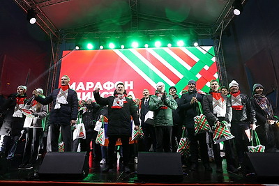 Интерактивные площадки и концерт блогеров: \"Марафон единства\" завершается в столице