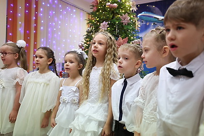 \"Такие встречи дарят радость и детям, и взрослым\". Караев поздравил воспитанников детсада в Гродно